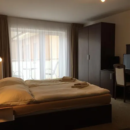 Garni Anne-mary Piest'any