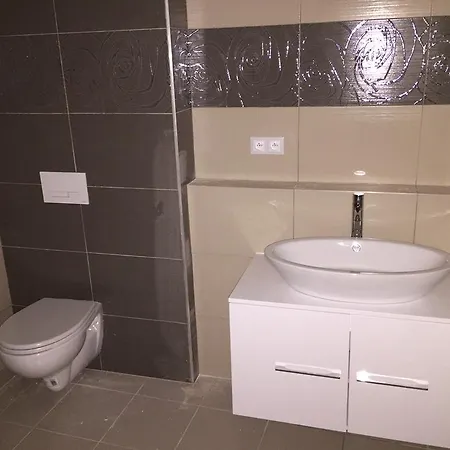 Garni Anne-mary Piest'any