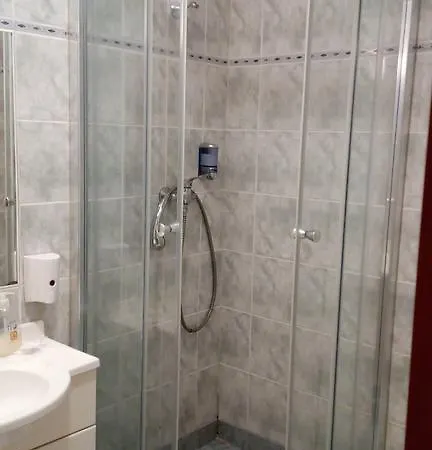 Garni Anne-mary Piest'any