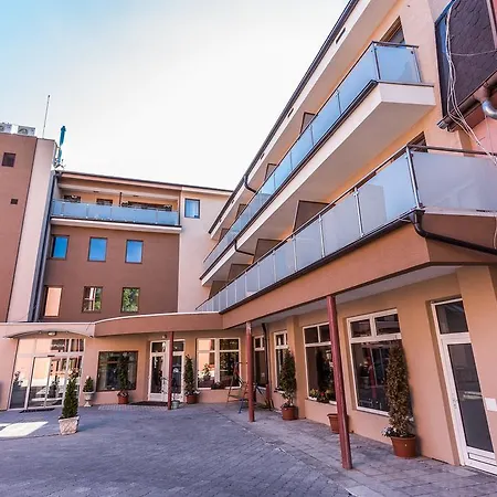 Hotel Garni Anne-mary 3*